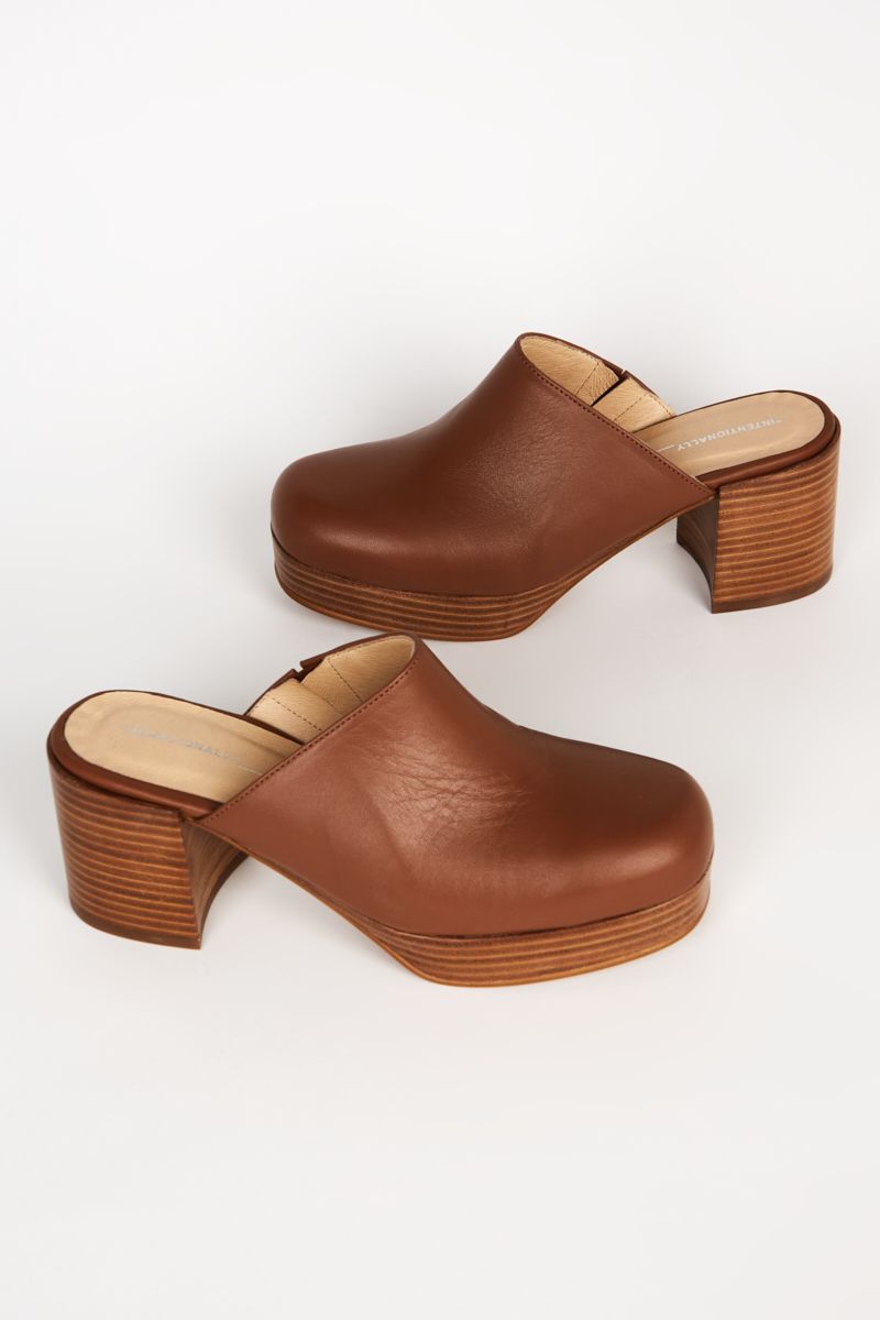 Platform Shoe "Facts" Tan